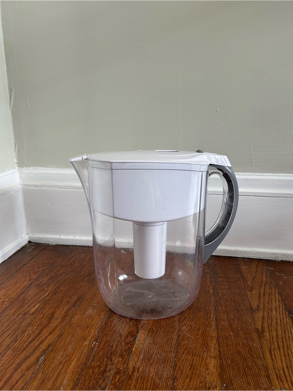 White Water Filter Pitcher with Clear Reservoir